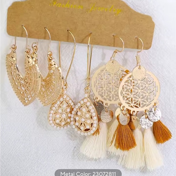 Gold and Cream Filigree Tassel Earrings
0431 - Picture 5 of 7